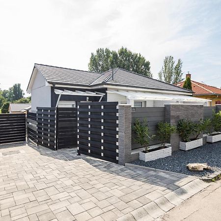 Balatonic Lemon Apartmanhaz Siofok Bagian luar foto