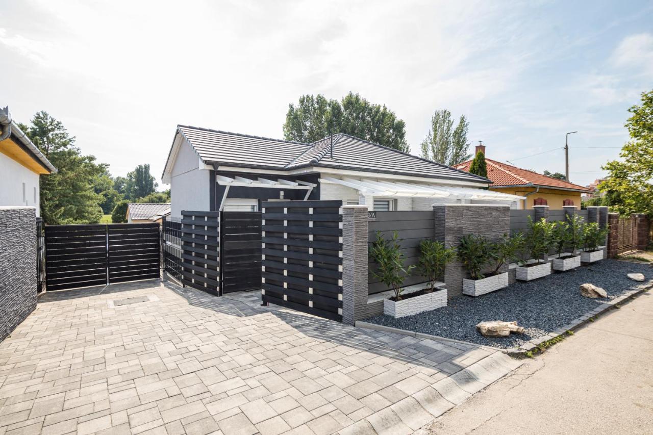 Balatonic Lemon Apartmanhaz Siofok Bagian luar foto