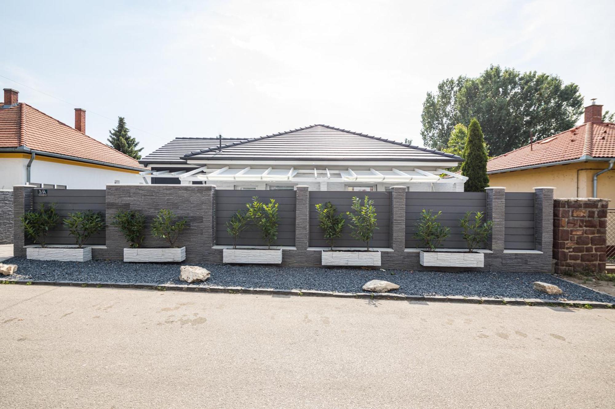 Balatonic Lemon Apartmanhaz Siofok Bagian luar foto