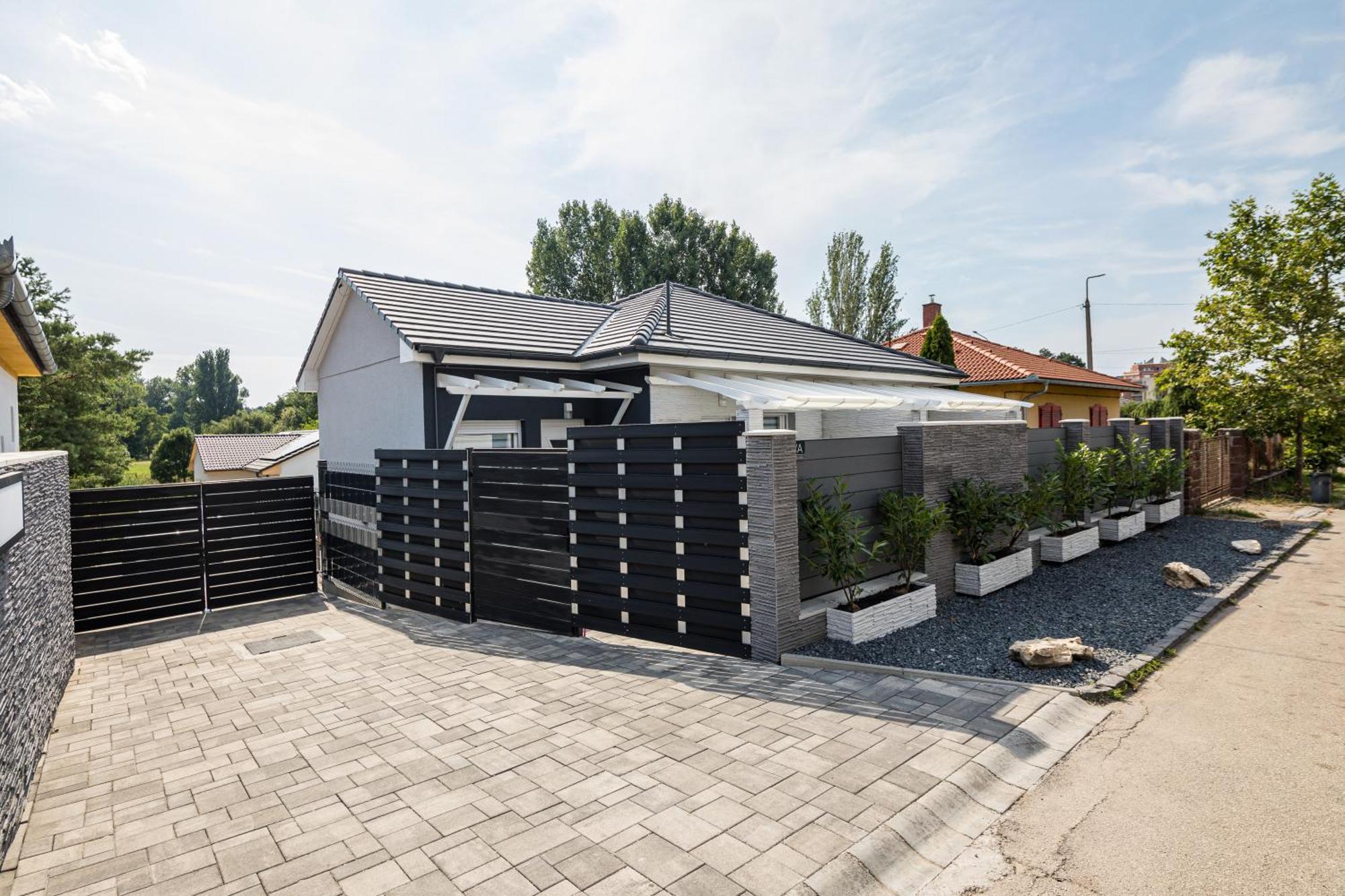 Balatonic Lemon Apartmanhaz Siofok Bagian luar foto
