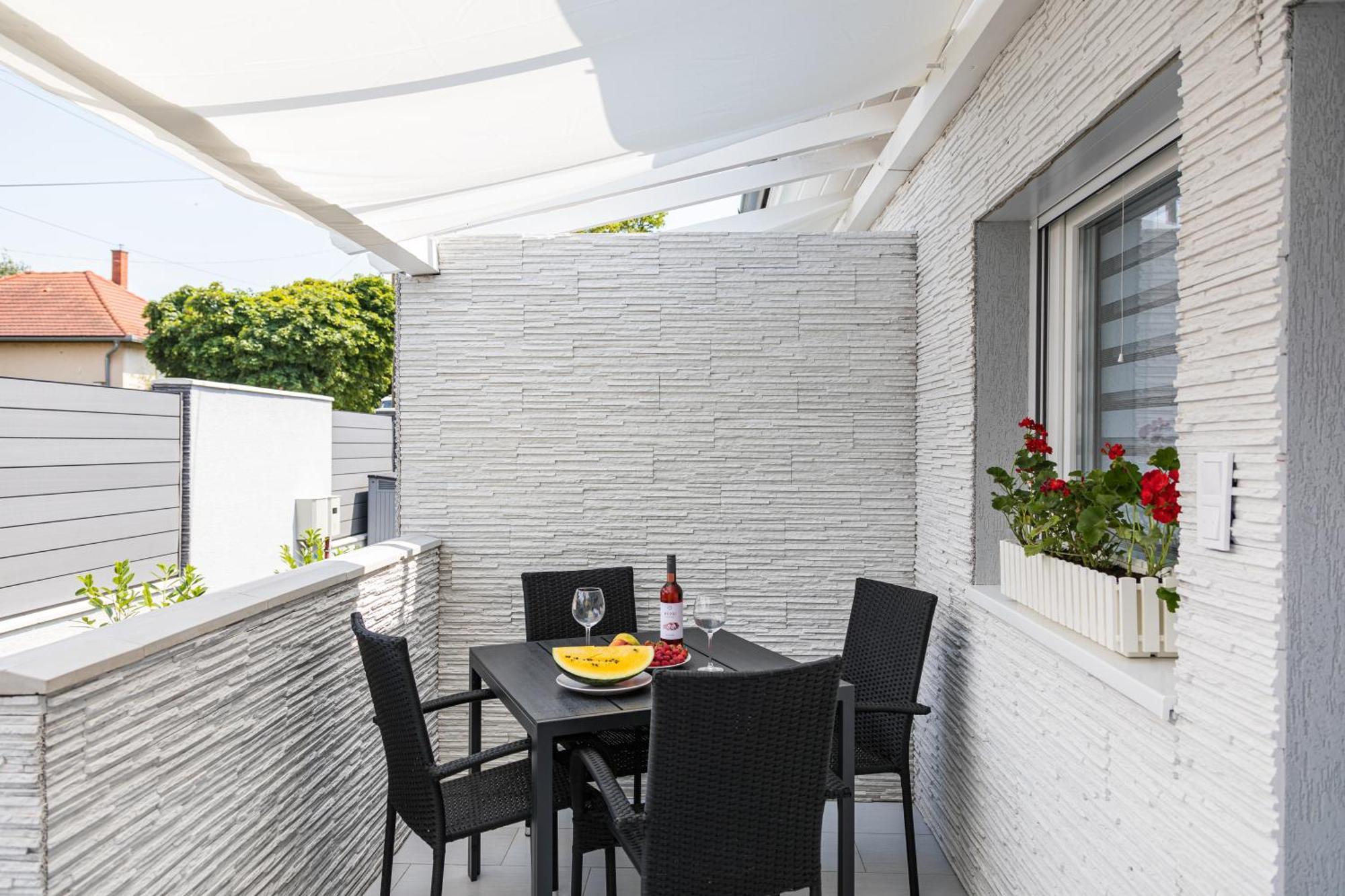 Balatonic Lemon Apartmanhaz Siofok Bagian luar foto