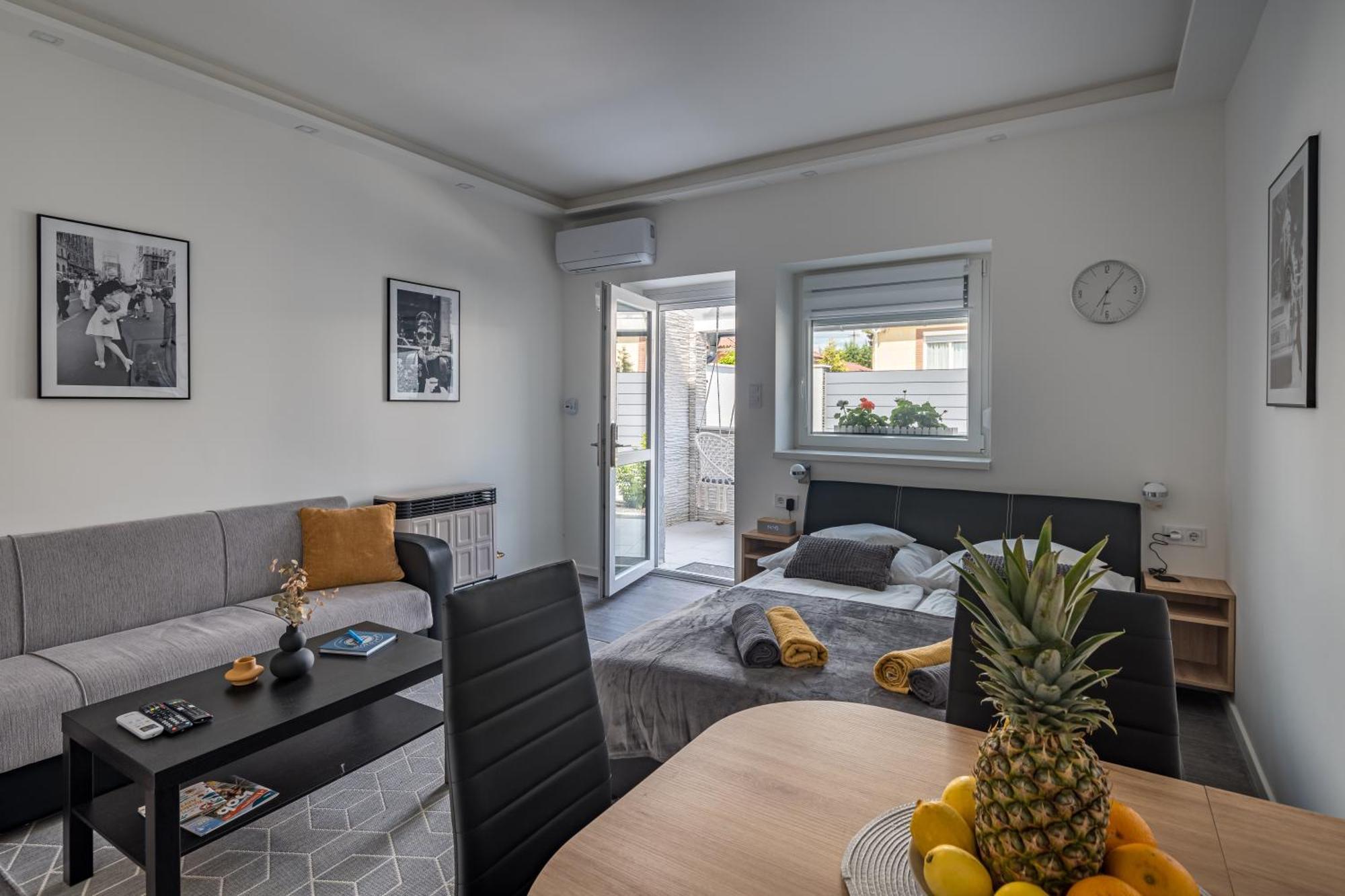 Balatonic Lemon Apartmanhaz Siofok Bagian luar foto