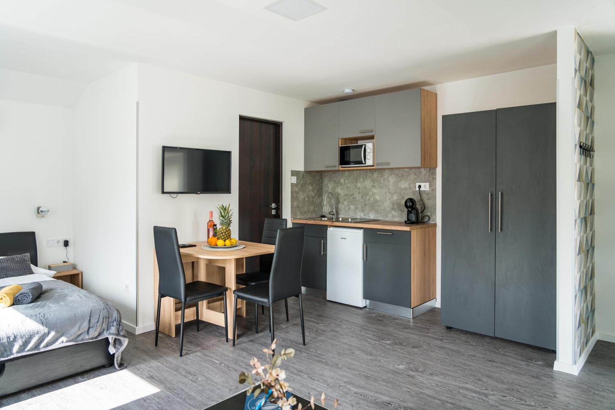 Balatonic Lemon Apartmanhaz Siofok Bagian luar foto