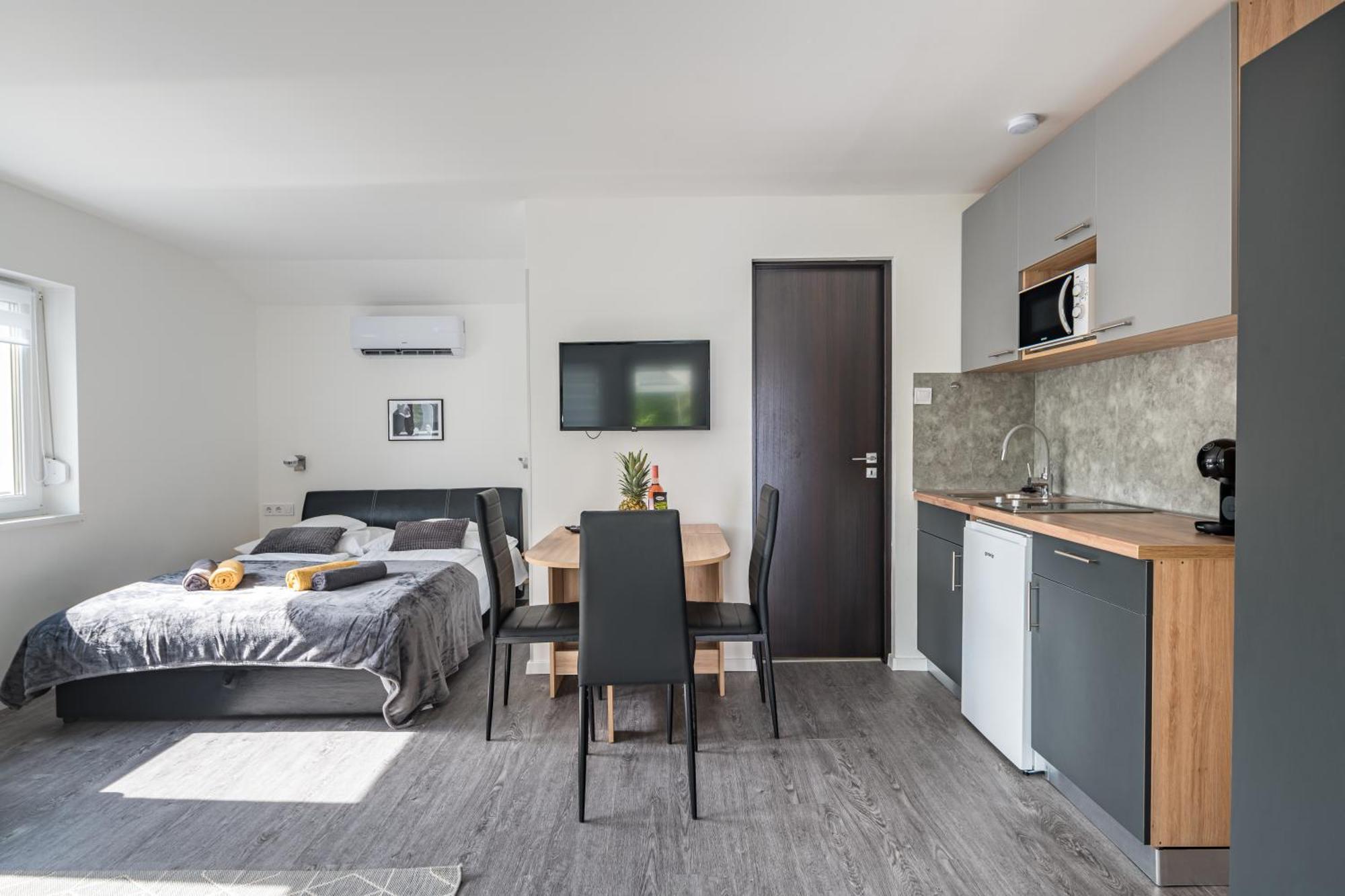 Balatonic Lemon Apartmanhaz Siofok Bagian luar foto