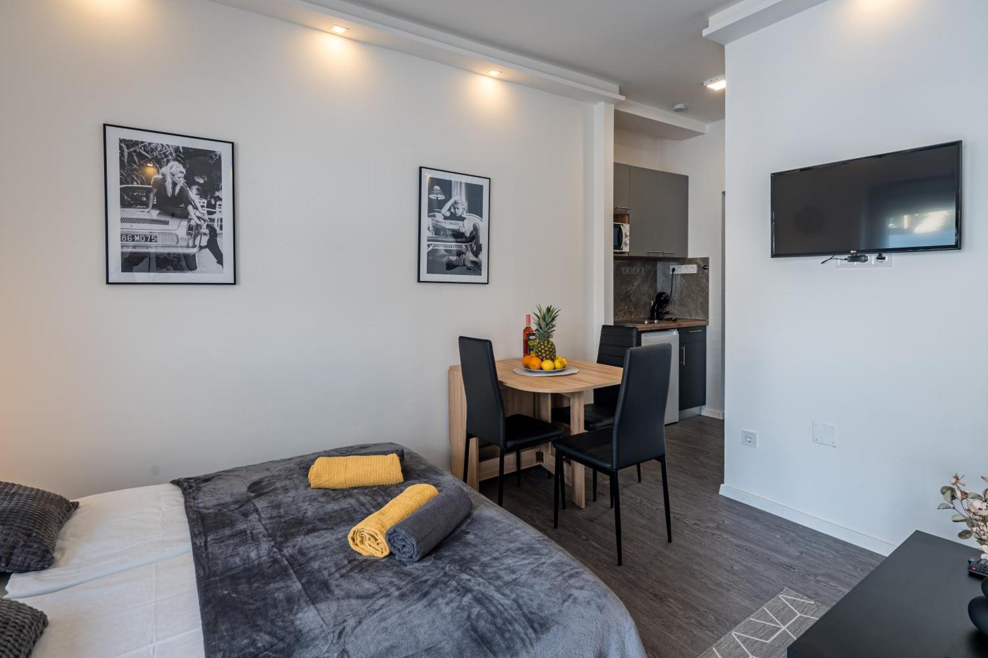 Balatonic Lemon Apartmanhaz Siofok Bagian luar foto