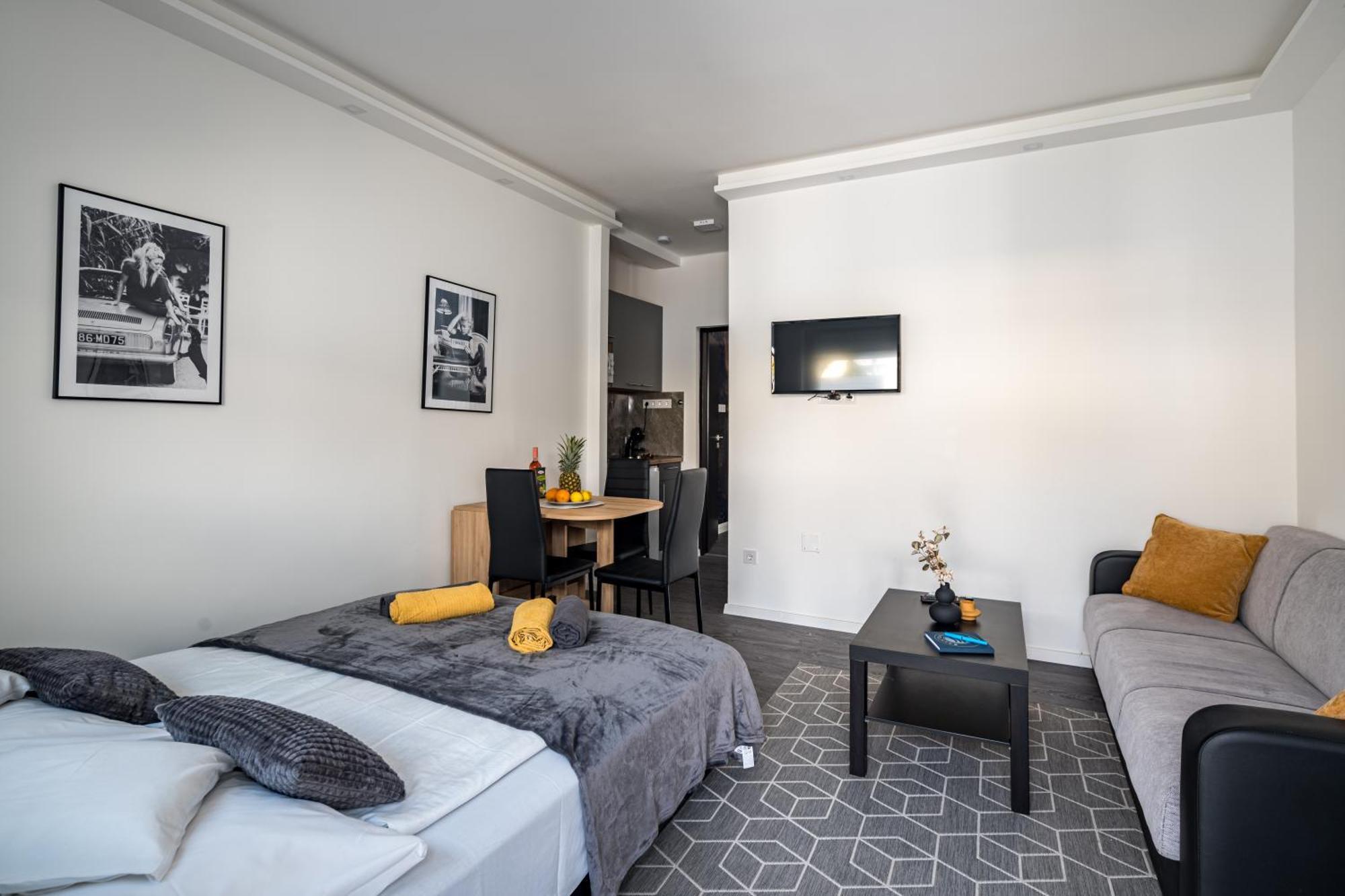 Balatonic Lemon Apartmanhaz Siofok Bagian luar foto