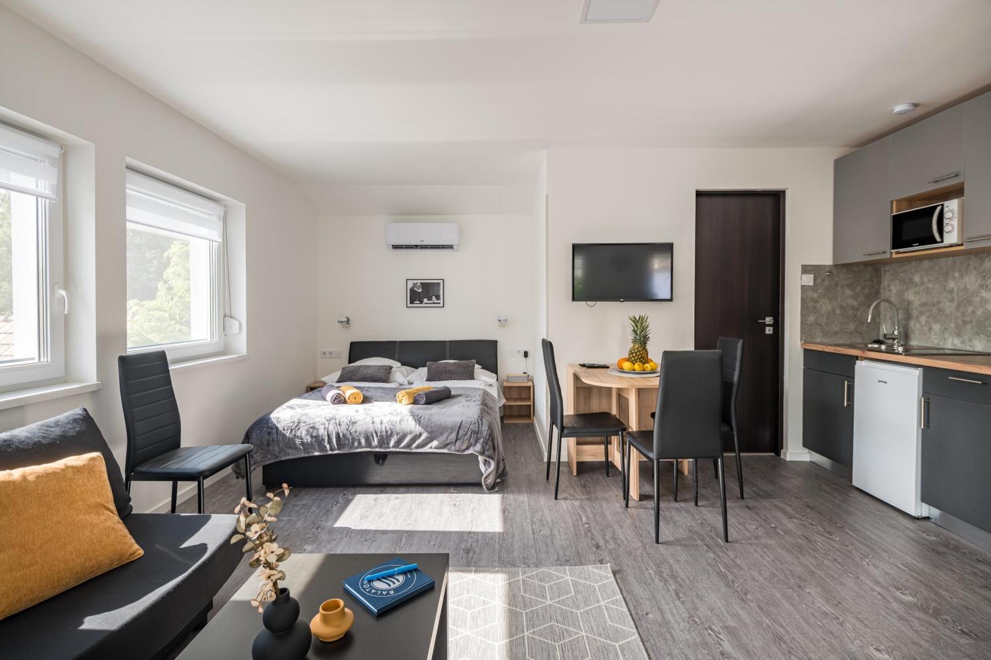 Balatonic Lemon Apartmanhaz Siofok Bagian luar foto