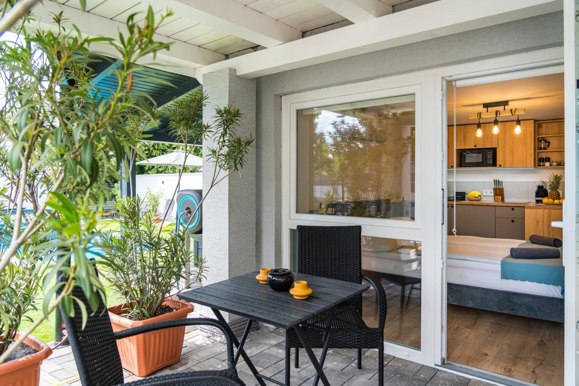 Balatonic Lemon Apartmanhaz Siofok Bagian luar foto
