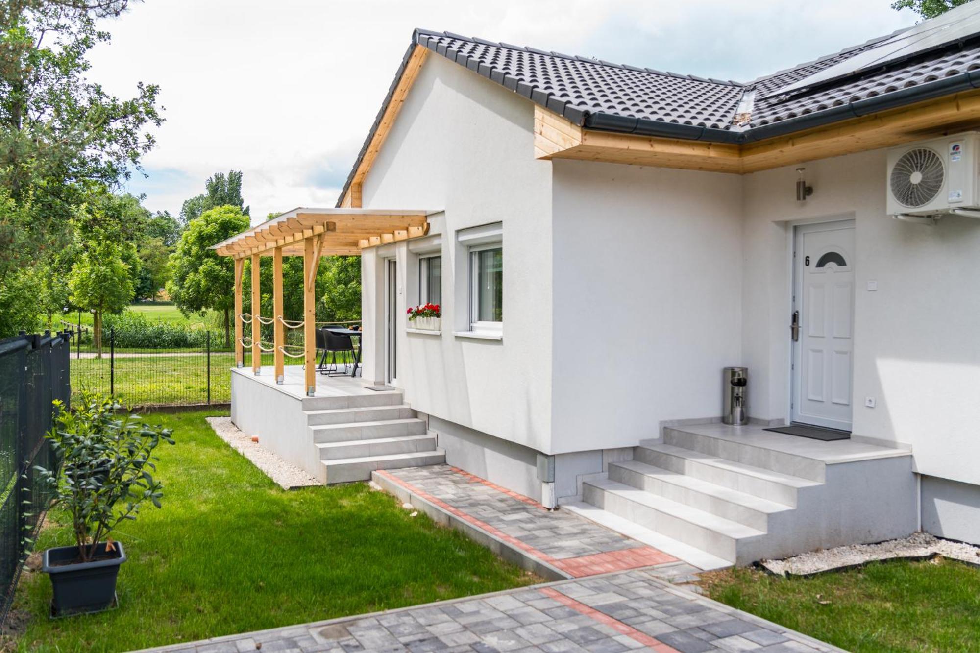 Balatonic Lemon Apartmanhaz Siofok Bagian luar foto