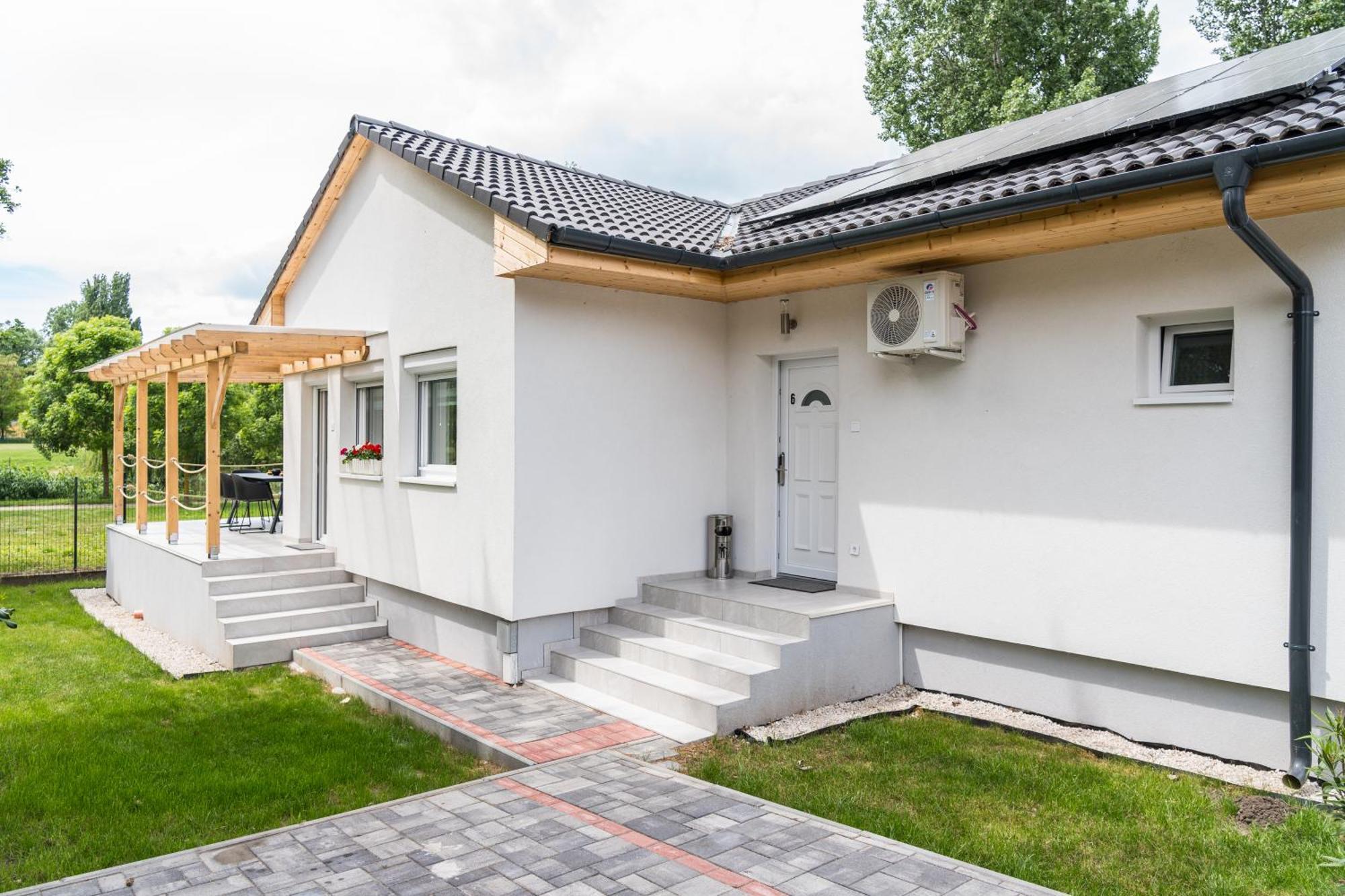 Balatonic Lemon Apartmanhaz Siofok Bagian luar foto