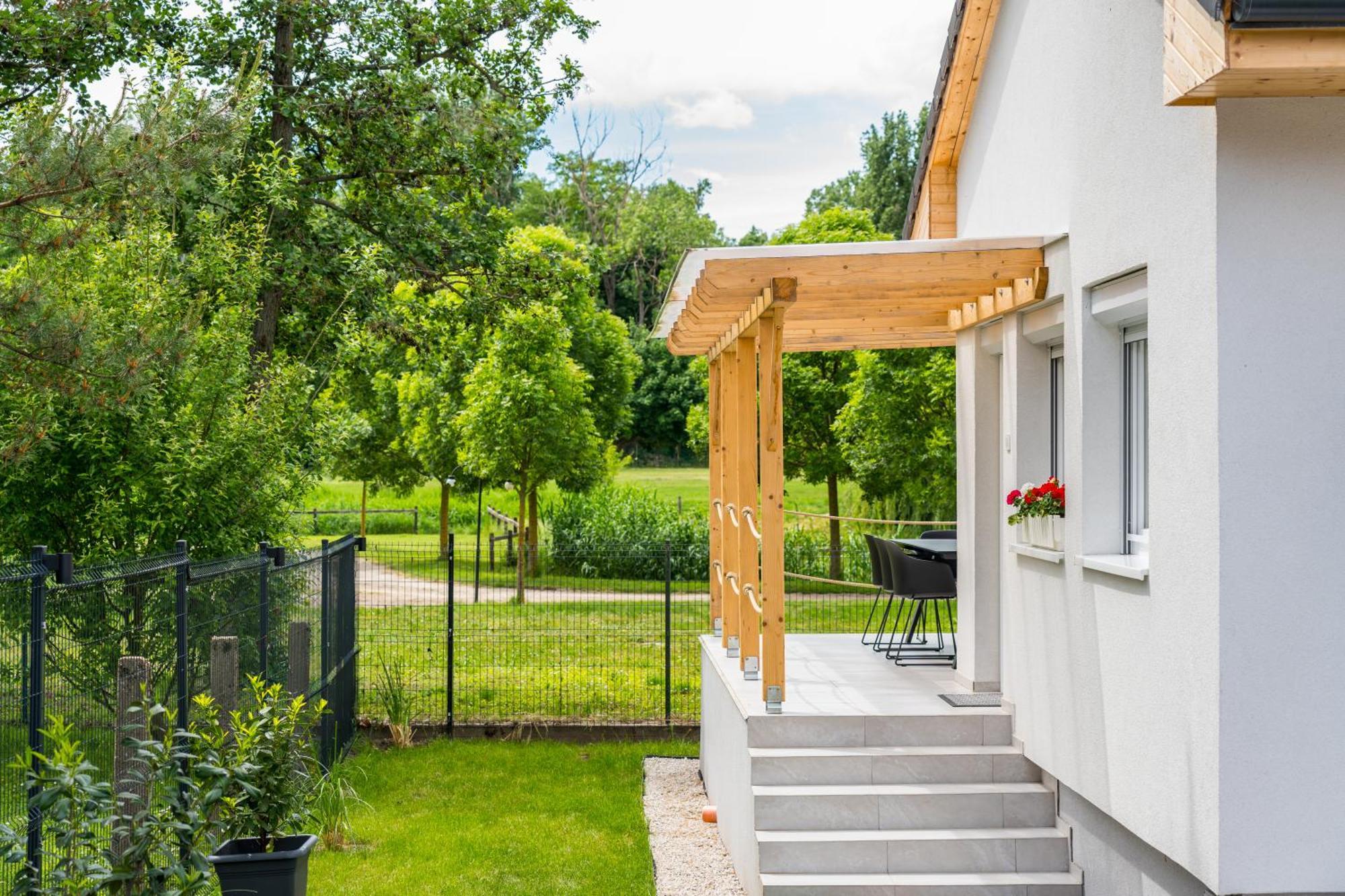 Balatonic Lemon Apartmanhaz Siofok Bagian luar foto