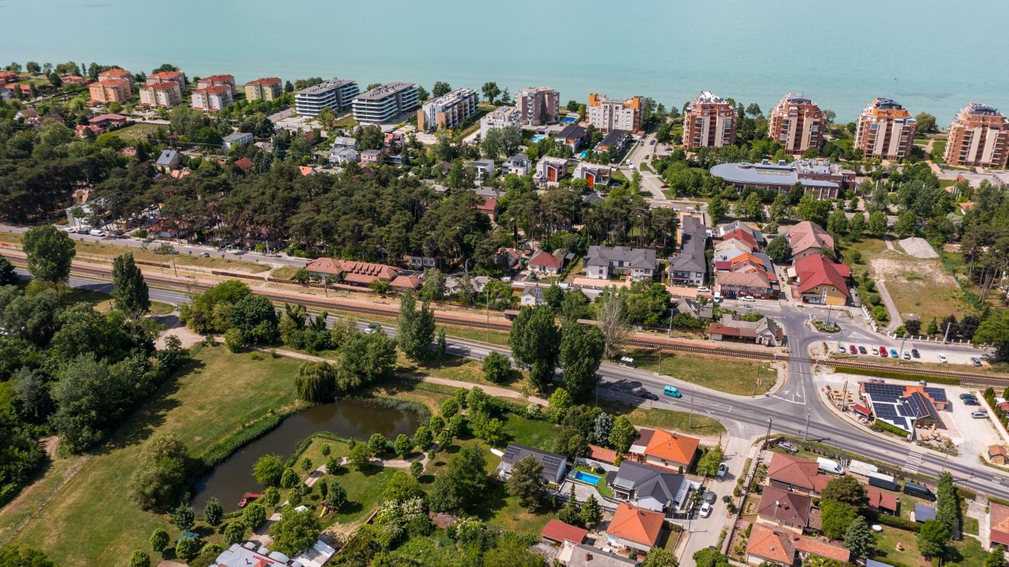 Balatonic Lemon Apartmanhaz Siofok Bagian luar foto